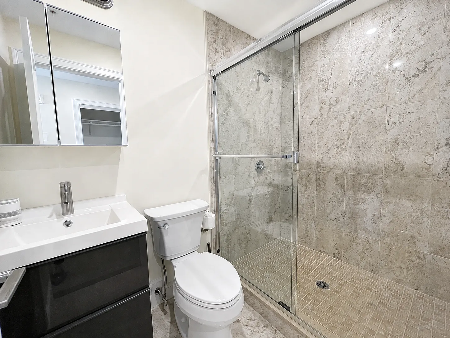 Studio, 400 sqft, $2,500 — Photo 3