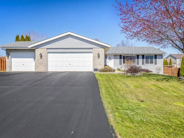 961 Night Owl Ln, Roscoe, IL 61073