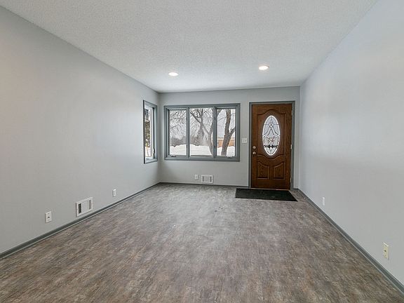 3rd image of 797 Greenway Ave N