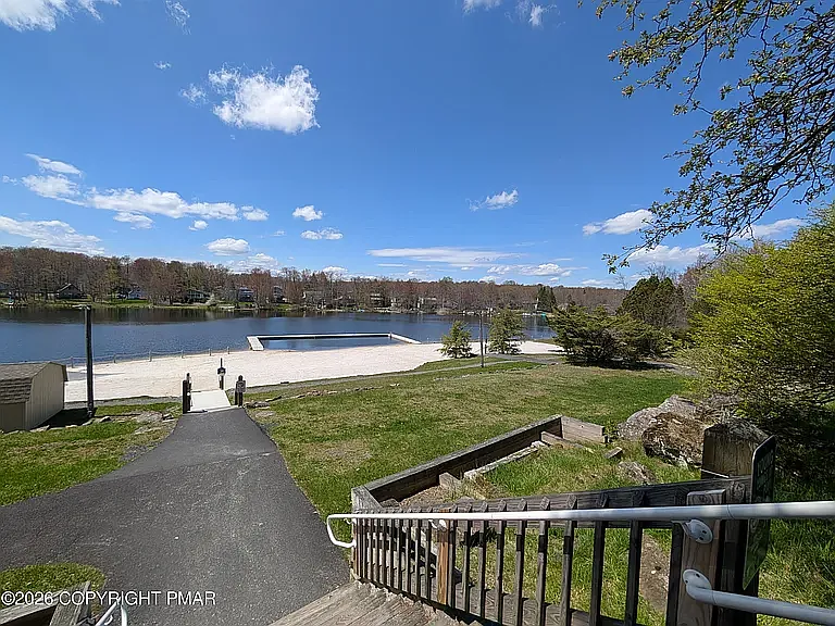 715 Country Place Dr — Photo 18
