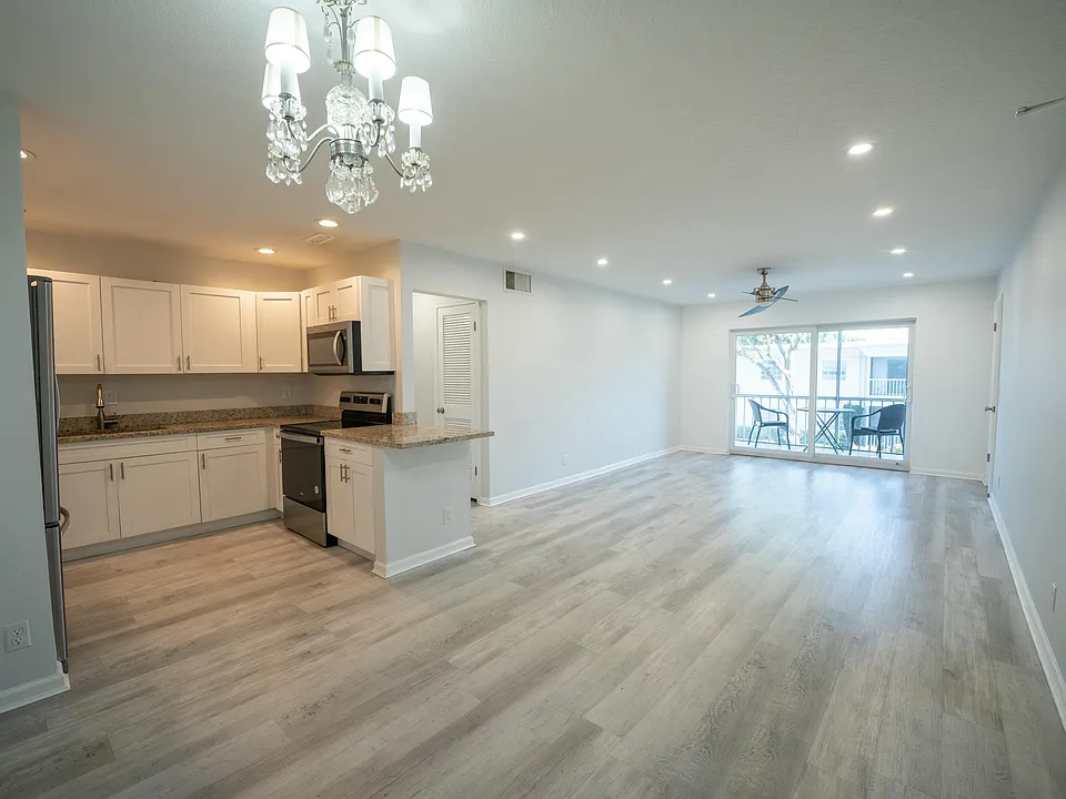 6231 Bay Club Dr #4