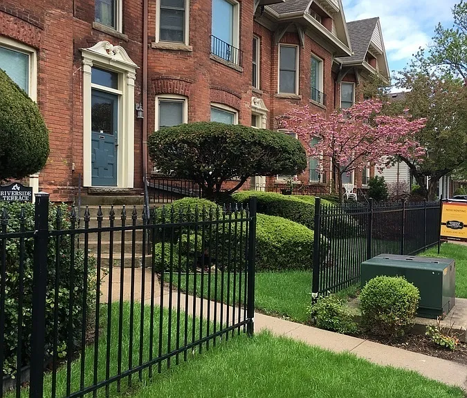389 King St W #A — Photo 1