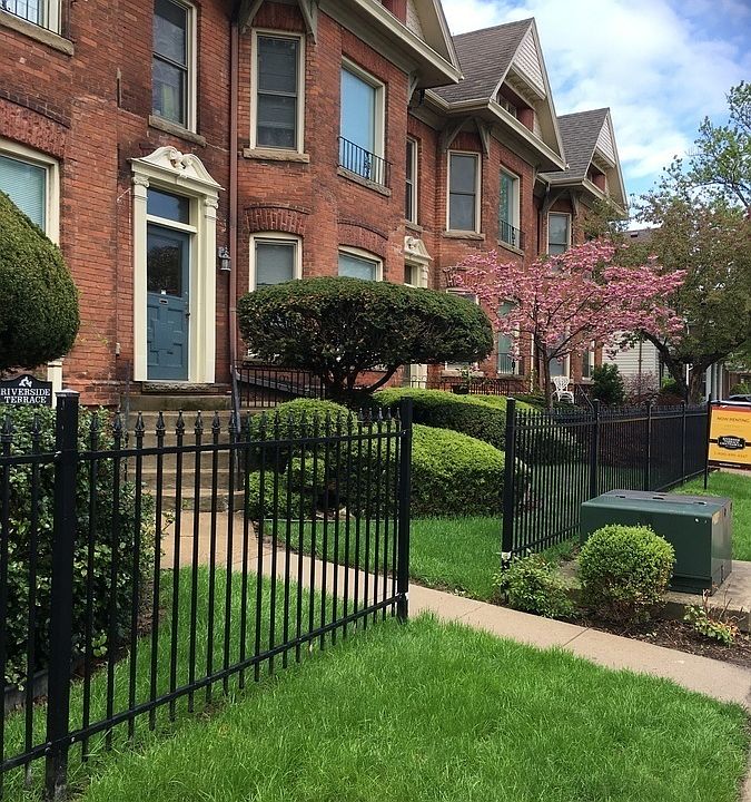 1st image of 389 King St W Unit A