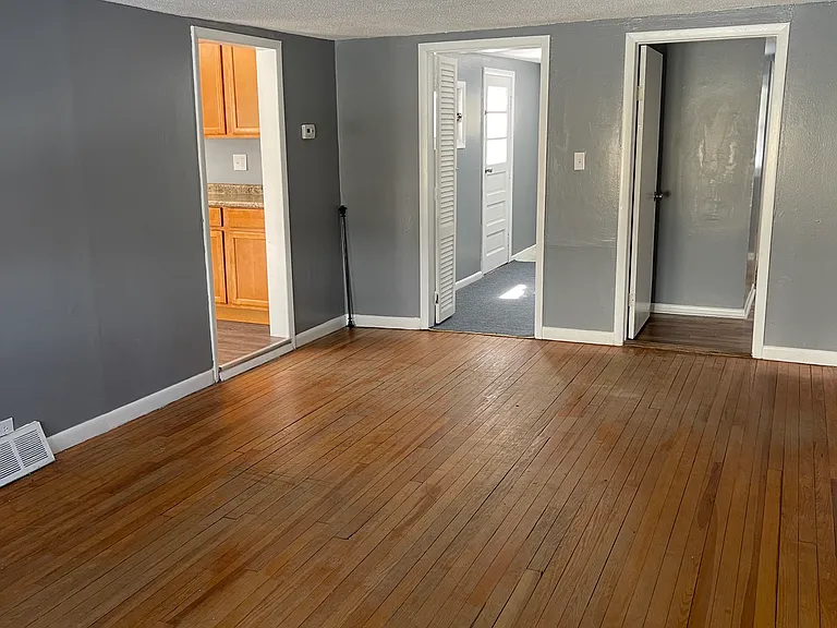 245 S Elm St #B — Photo 8