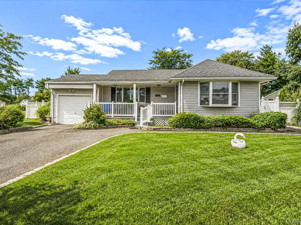 12 Robin Lane, Brentwood, NY 11717