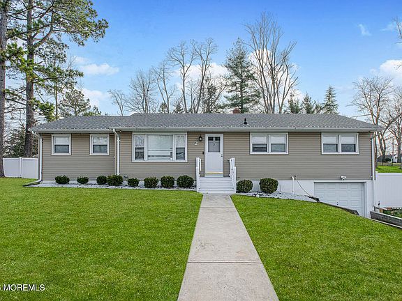 3rd image of 2 Pension Road