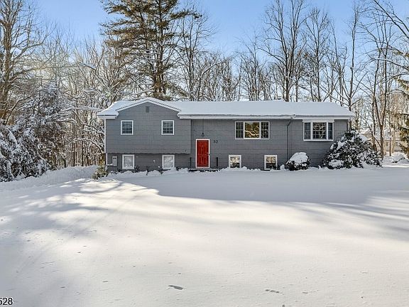 3rd image of 52 Valleyview Rd