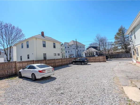 231 River Ave, Providence, RI 02908