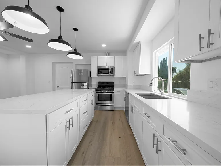 1438 N Summit Ave #1438 — Photo 4
