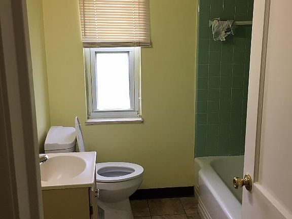 3rd image of 843 N University Blvd