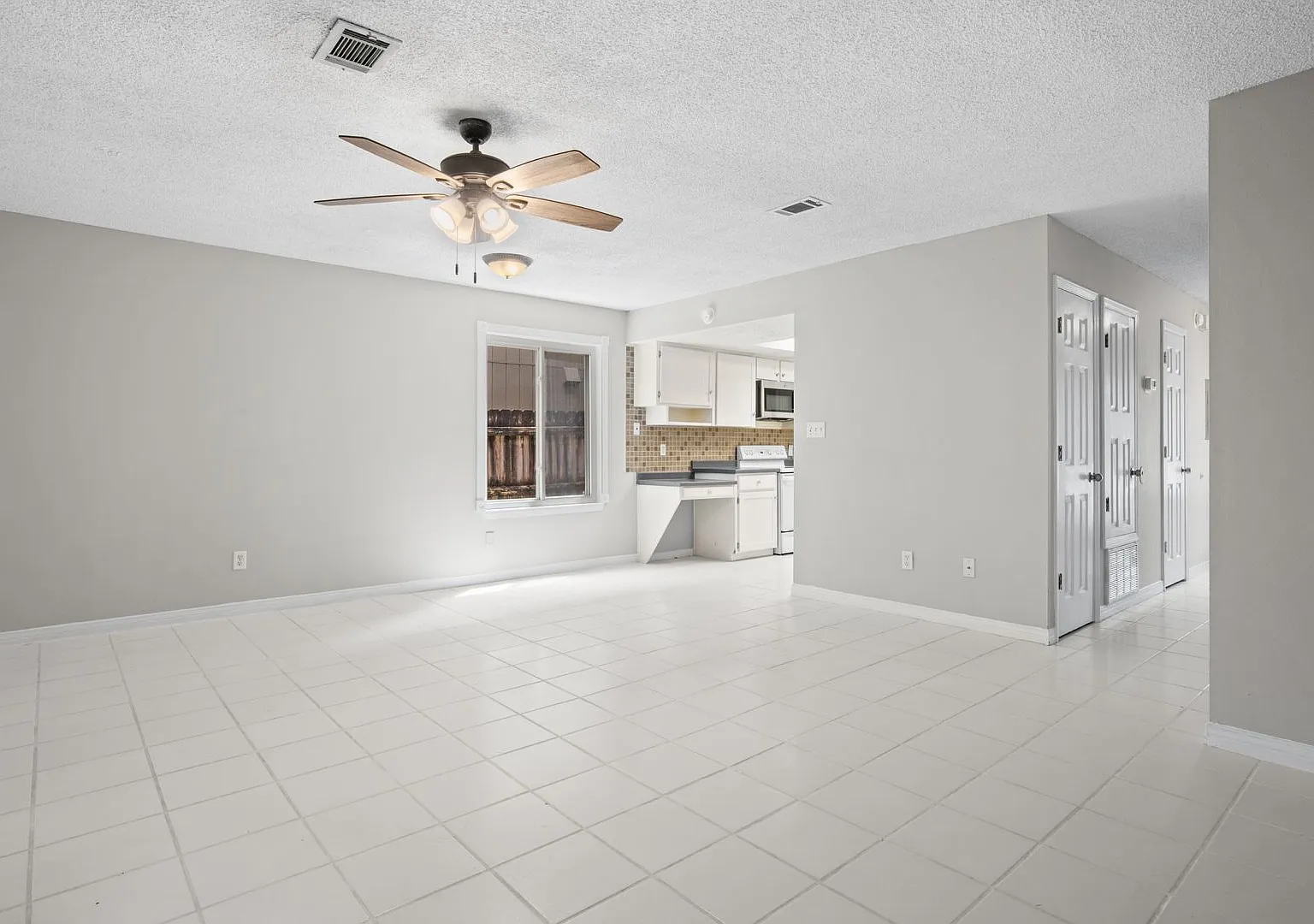 Great Townhouse in Central Pensacola — Photo 3