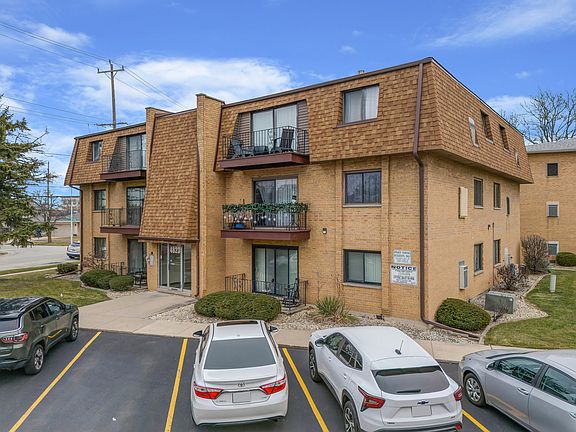 2nd image of 4823 W 109th St APT 201