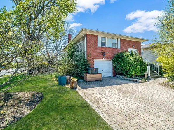 202 N Hickory Street, Massapequa, NY 11758