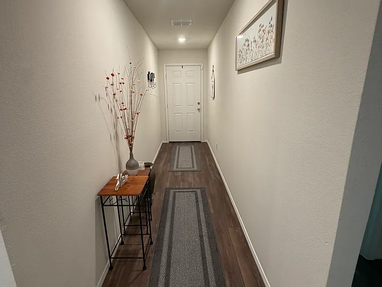 2910 Acacia Dr — Photo 4