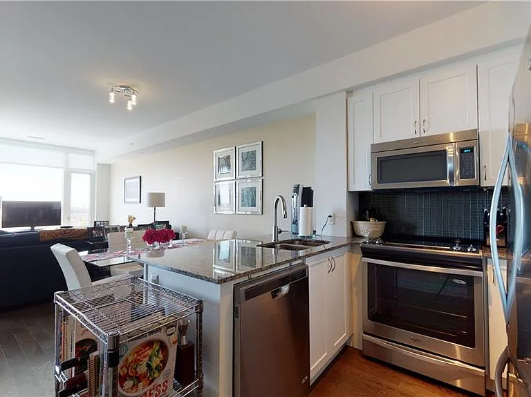 1035 Bank St #1501 — Photo 7