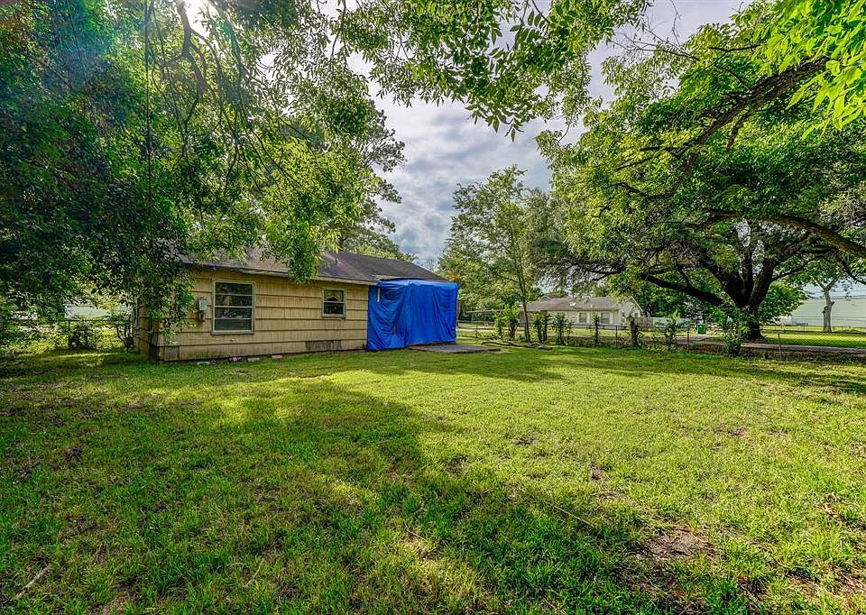 1st image of 8701 Tewantin Dr