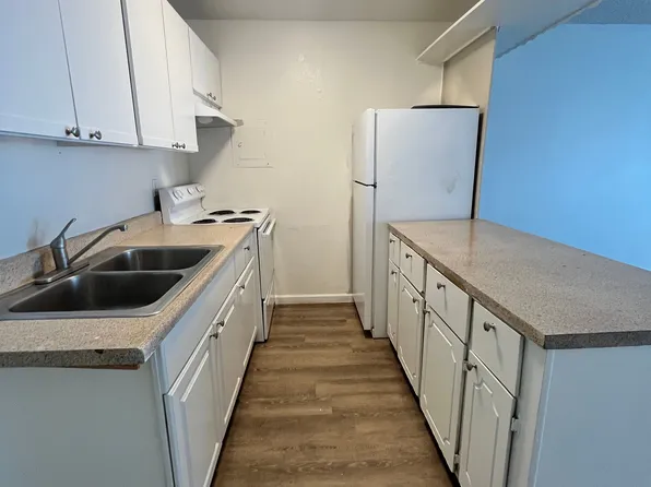 Campbell Plaza Garden Apartments