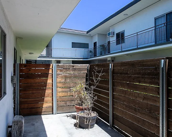 1035 Melrose Ave — Photo 17