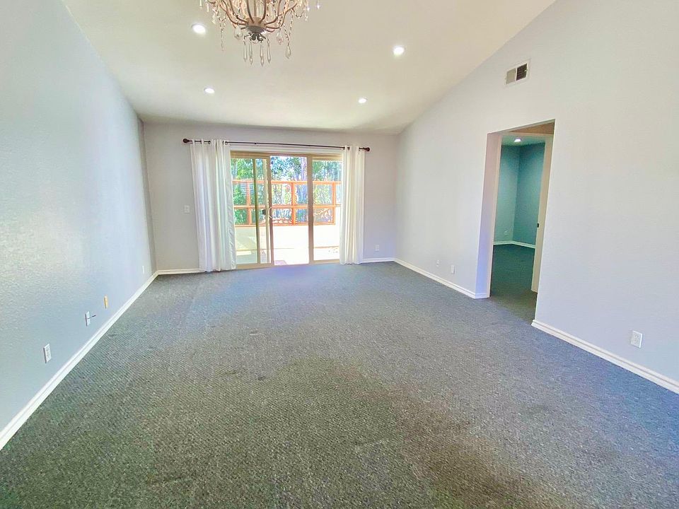 209 Villa Point living room with Vaulted Ceilings