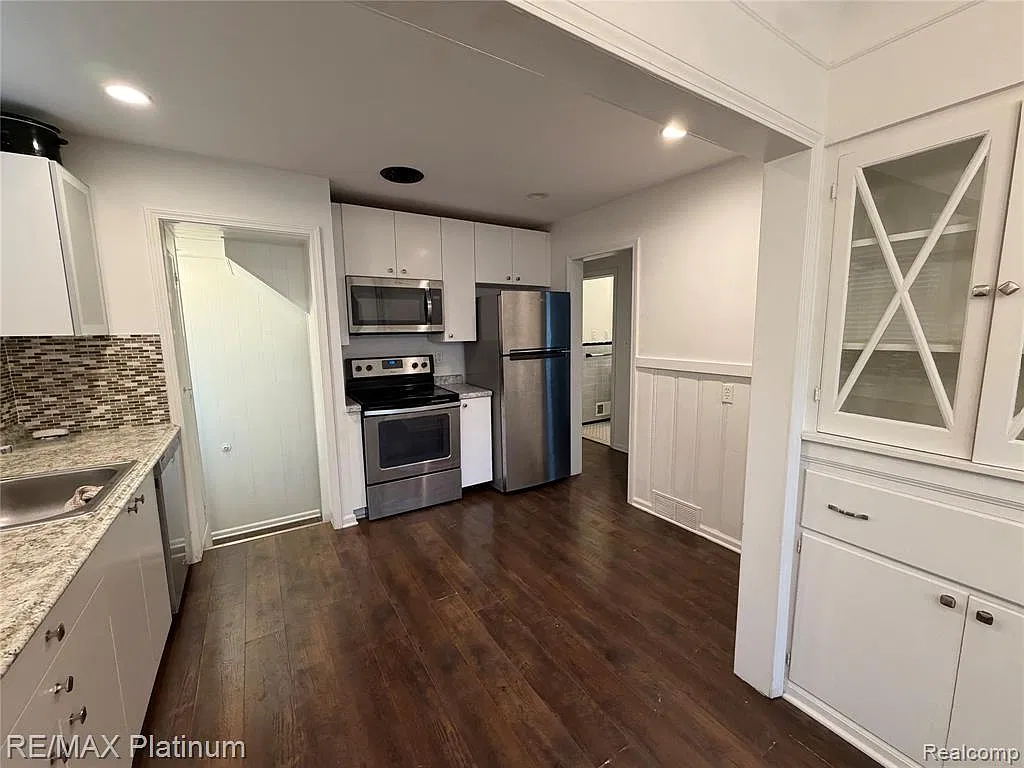 3 bed, 1094 sqft, $1,850 — Photo 3