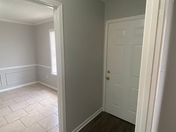 5th image of 2563 Chiswood St