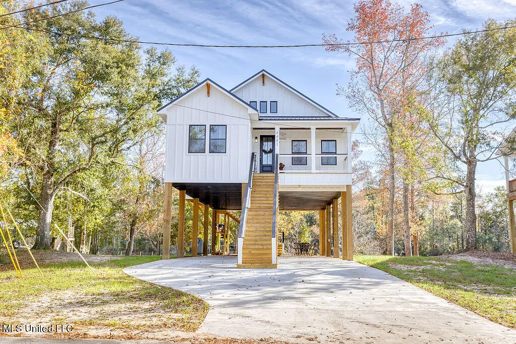 3 bed, 2.5 bath, 1704 sqft, $3,800 — Photo 1
