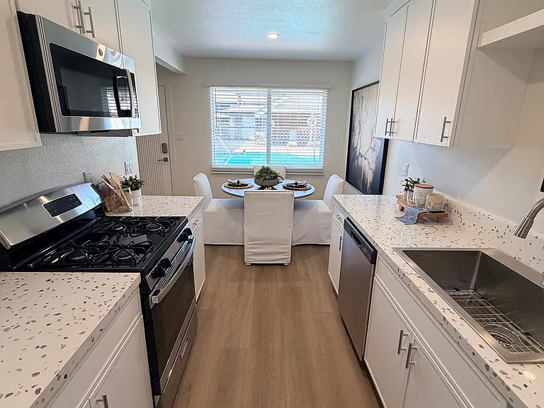 00-15501 Pasadena Ave #201 — Photo 6
