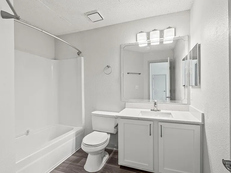 Summerlake Apartments — Photo 30
