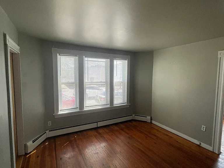 400 Smithfield Ave #1 — Photo 4