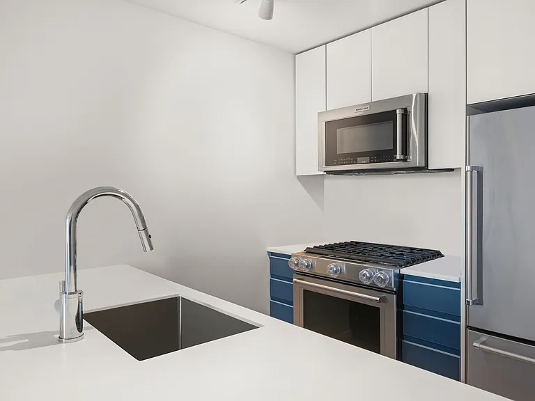 415 Red Hook Ln #11G — Photo 5