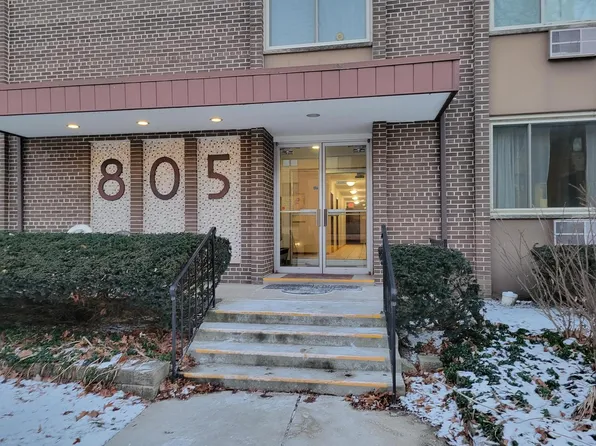 805 East Henry Clay STREET #202, Whitefish Bay, WI 53217
