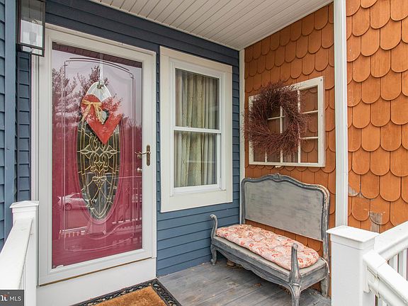 2nd image of 1427 Henry Dr