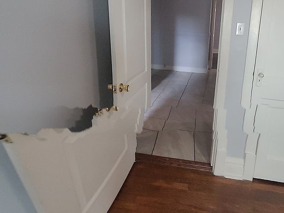 2nd image of 4236 Lawn Ave #1
