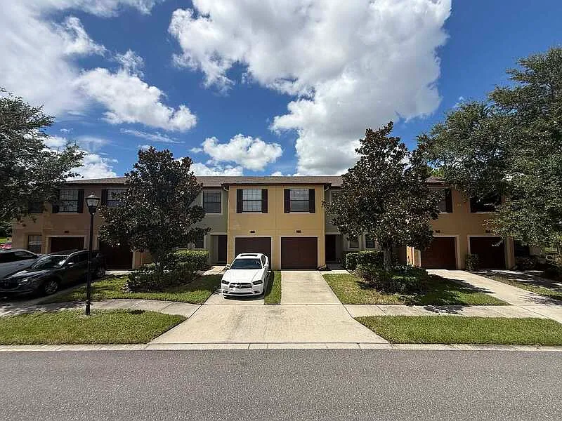 2516 Oleander Lakes Dr #1