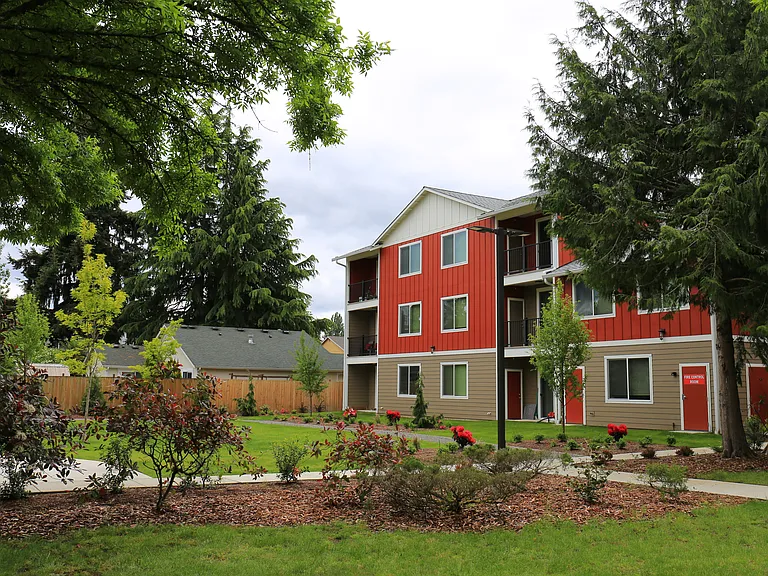 Golf Club Apartments — Photo 18