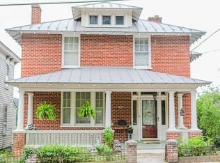 832 W Beverley St, Staunton, VA 24401