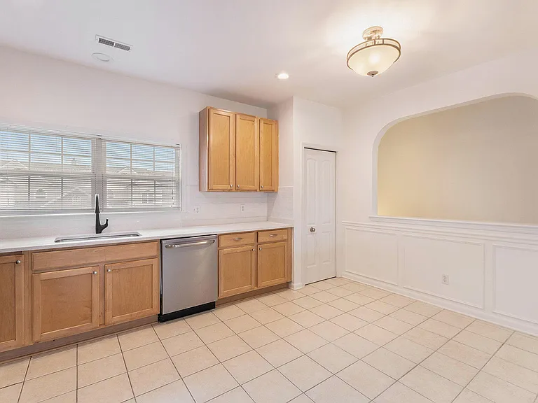 2925 N Knightsbridge Cir — Photo 14
