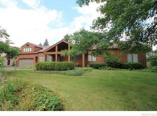 4 Cloister Ct, Amherst, NY 14226
