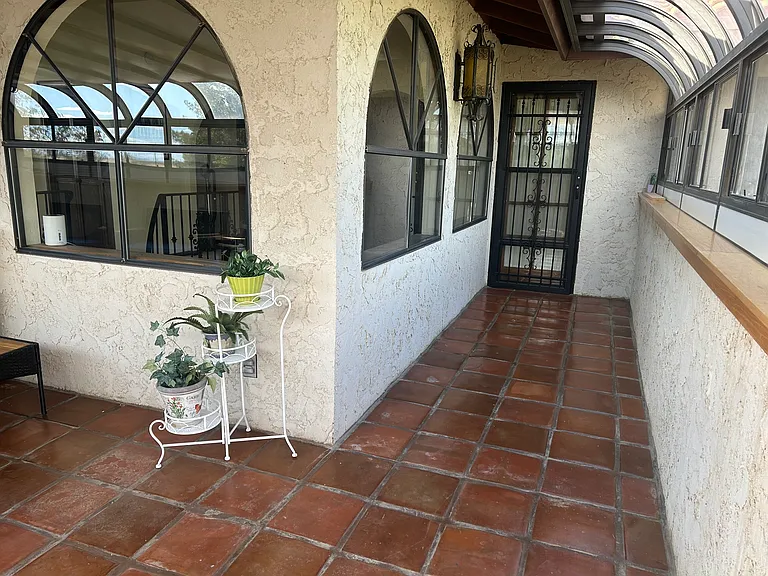 Entrance to the third bedroom from the solarium.