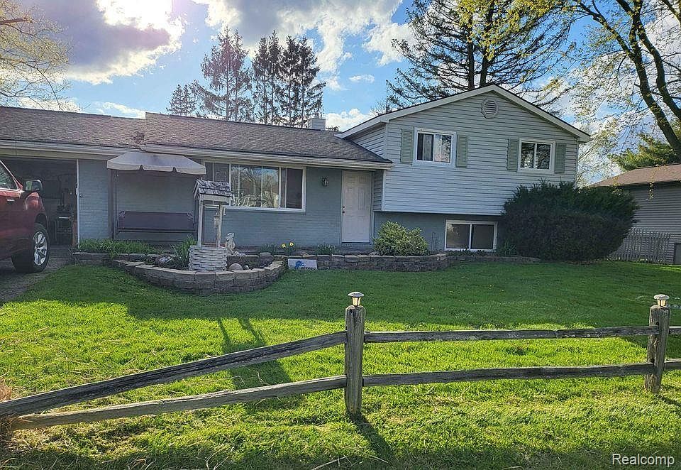 165 Serra Dr, White Lake, MI 48386 MLS 20230032905 Zillow