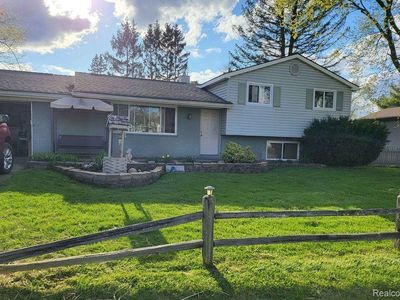 165 Serra Dr, White Lake, MI, 48386