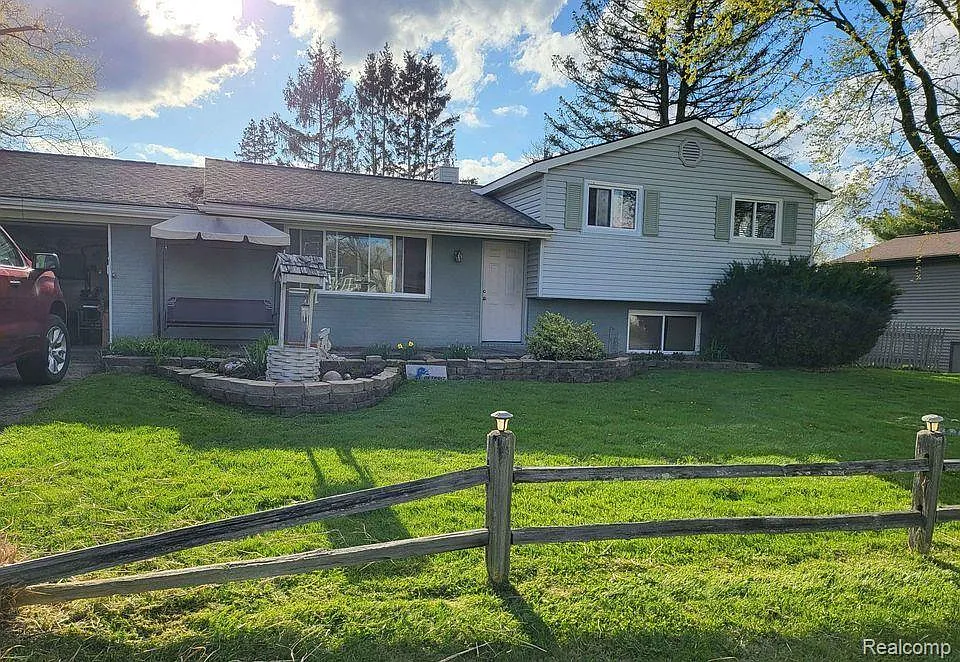165 Serra Dr photo 1