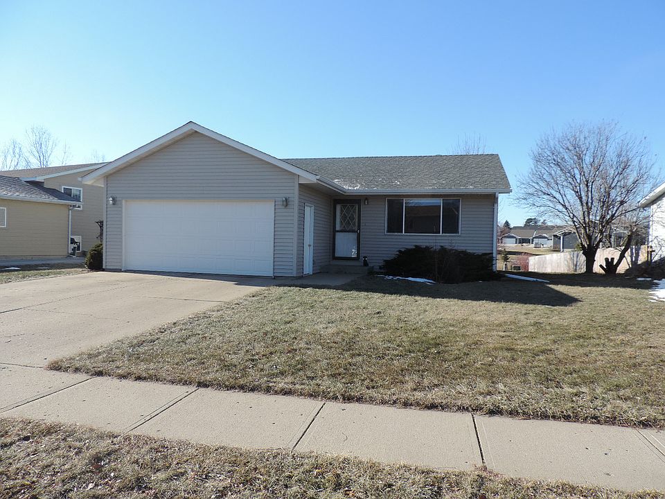 1st image of 2911 Lakeview Dr