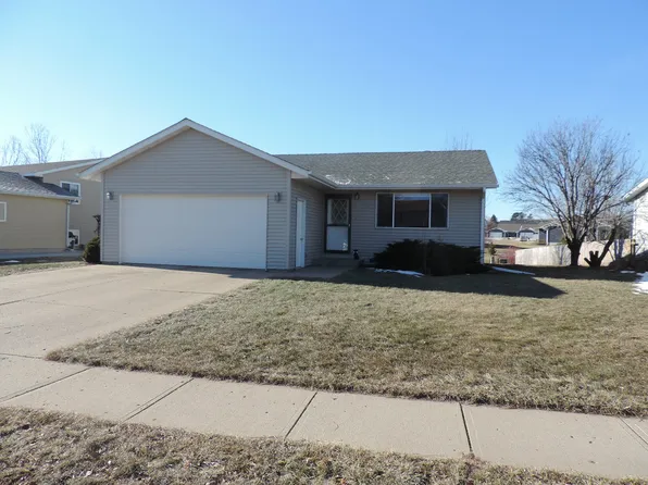 2911 Lakeview Dr, Yankton, SD 57078