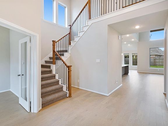 5th image of 32181 Park Plains Dr