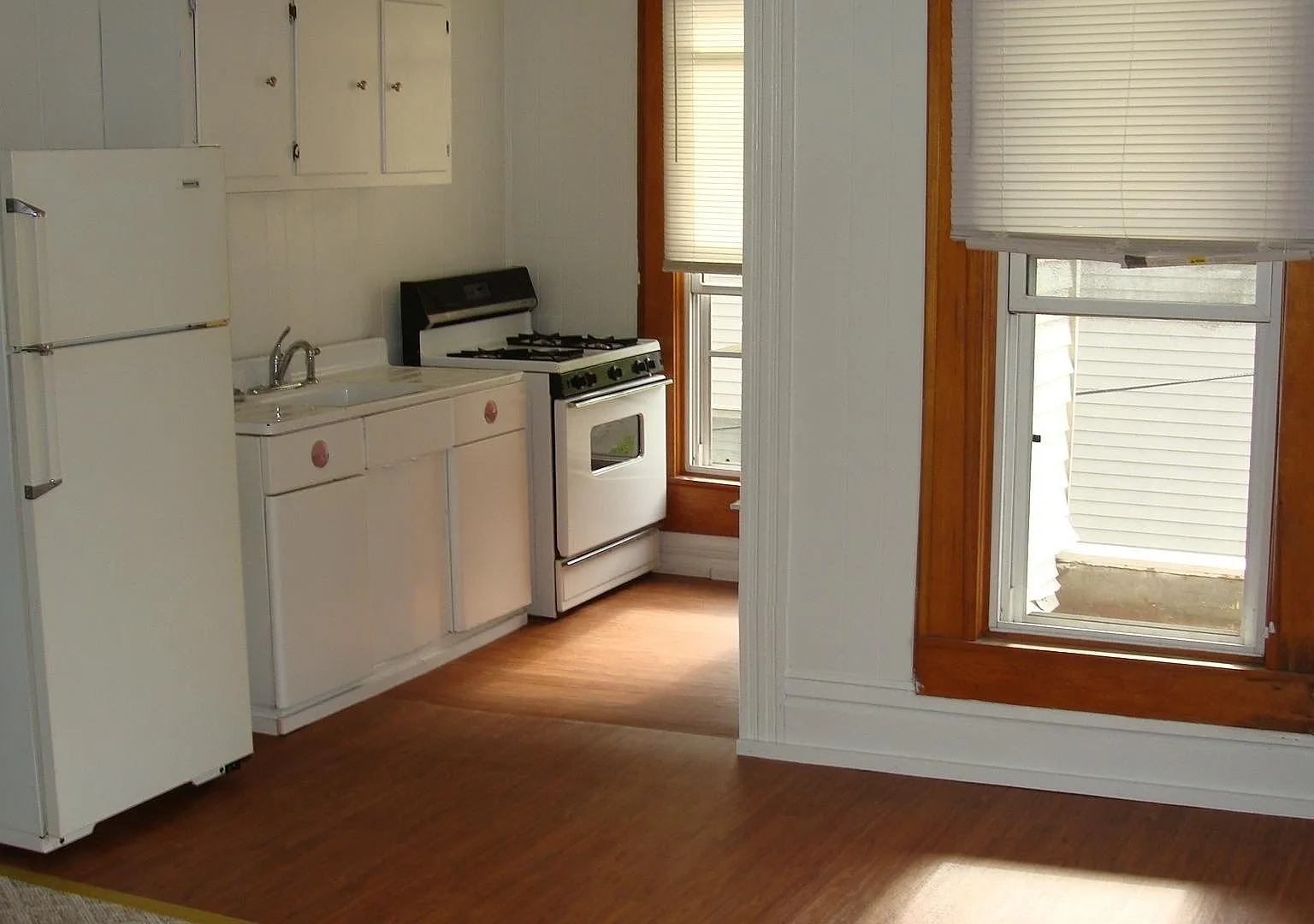 1 bed, $800 — Photo 1