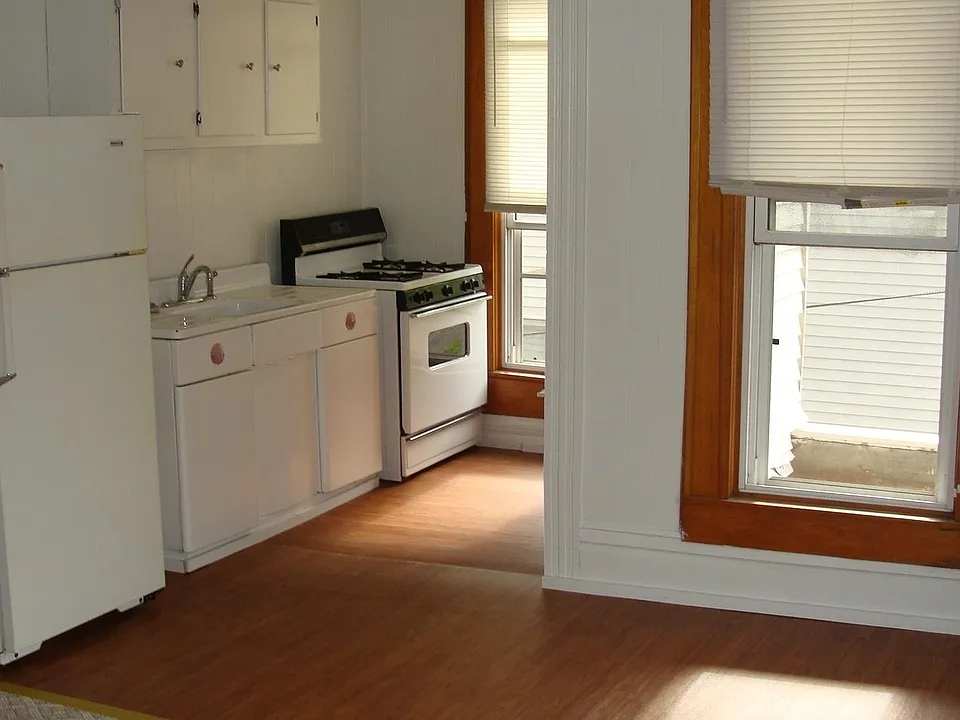 812 W Main St #3