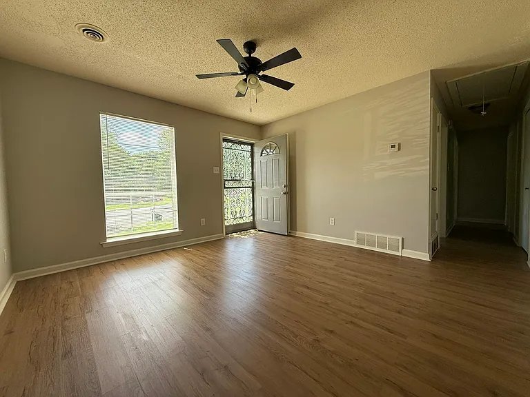 4200 Clydesdale Dr — Photo 4