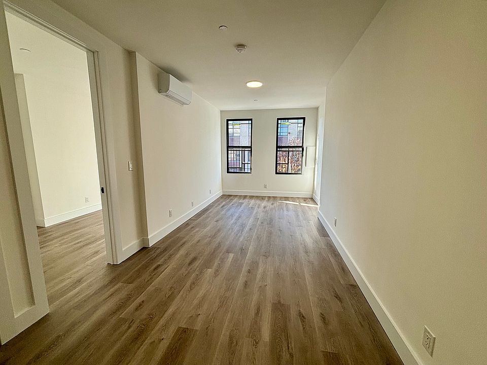 1st image of 902 Rogers Ave #3RR