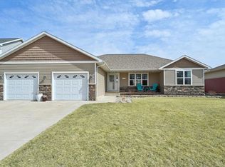 1040 Barbara Cir, Belleville, WI 53508
